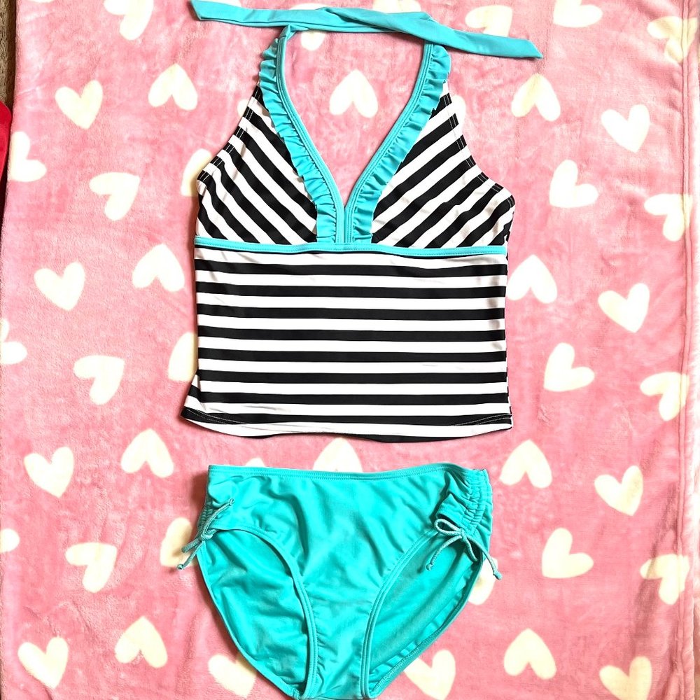Circo 2-piece bathing suit (tankini top and bottoms)